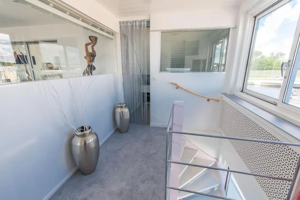 The Waterside Designer Waterfront Oasis Spa & Sauna Terrace Villa Zwanenburg 0*,  Netherlands